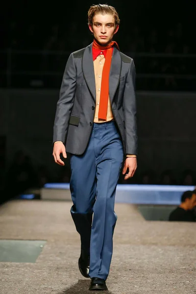 Look 50